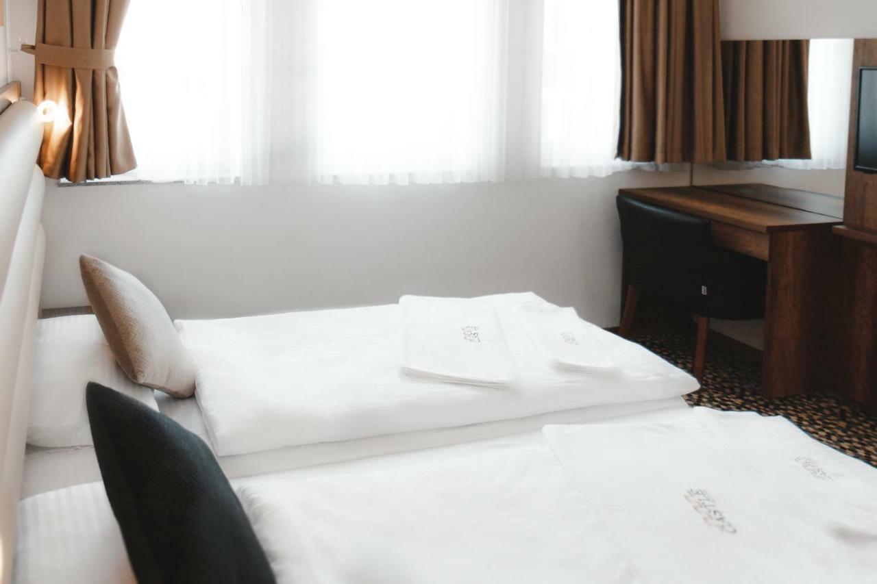 Hotel Castle ราชตัทท์ ภายนอก รูปภาพ