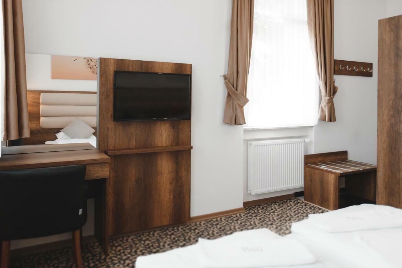 Hotel Castle ราชตัทท์ ภายนอก รูปภาพ
